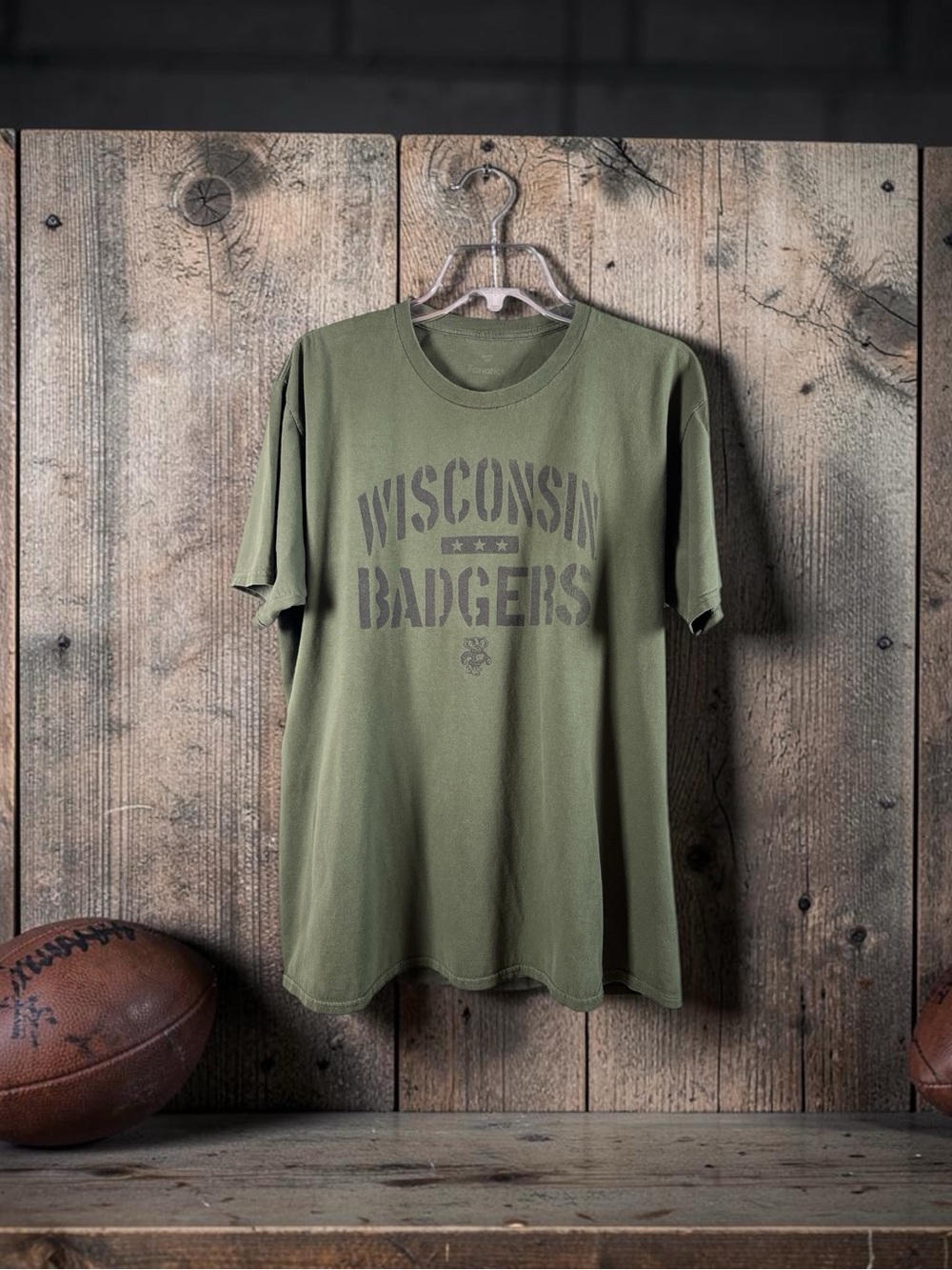 Wisconsin Badgers Military Green Men's Short Sleeve Graphic Tee Sz XL